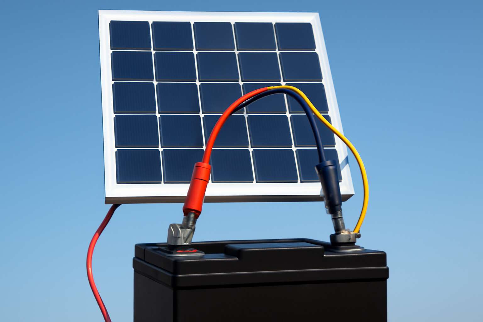 can solar panel be connected directly to battery